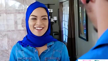 Petite slut arab fucked by two big men