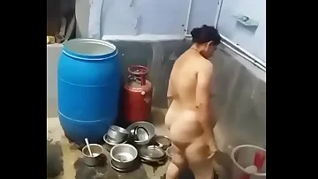 Voyeur OF DESI BUBBLY AUNTY