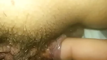 Bhabhi getting fully moist with devar's finger