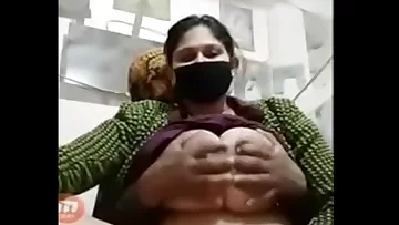 Indian Bhabhi XXL titties