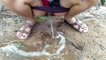 Desi Indian Bhabhi Outdoor Public Peeing Vid Compilation