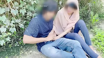 Hijab desi damsel banged in jungle with her bf