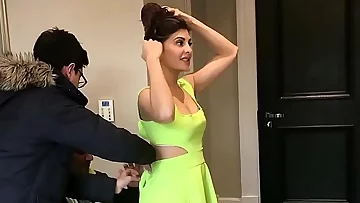 jacqueline Fernandez boned by Varun dhawan MMS leaked
