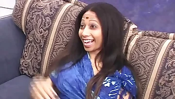 She&DiacriticalAcute;s coming from a skimpy indian family so she must pay her university by herself