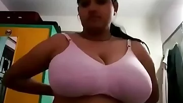 Steaming desi bhabhi flashing her fat cupcakes