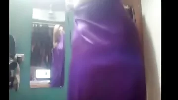 Desi Randi aunty flashing her plump assets to clients.