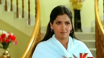 Bhuvaneswari aunty clevage demonstrate