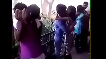 BANGLADESHI Smooch Compete