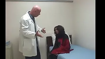 Lovely breasts Indian gal on couch blows physicians manmeat and boinks it