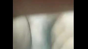 Movie of the bride putting her finger on it