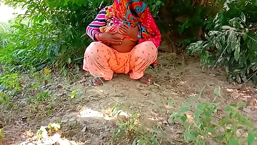 Indian Aunty Outdoor Caught