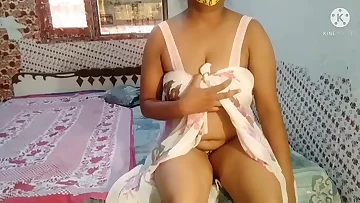 Shagging my desi jiggly bhabhi when alone at home